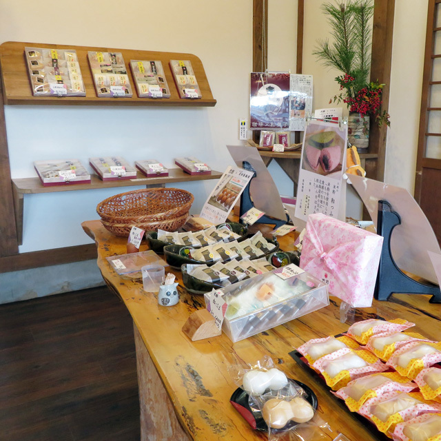 うれしいお祝いの際のギフトに最適な 赤飯まんじゅう 今日のやきオシ スイーツギフト 和菓子 六郎 和菓子 高崎市 ぐんラボ うれしいお祝いの際のギフトに最適な 赤飯まんじゅう 今日のやきオシ スイーツギフト 和菓子 六郎 和菓子 高崎市 ぐんラボ