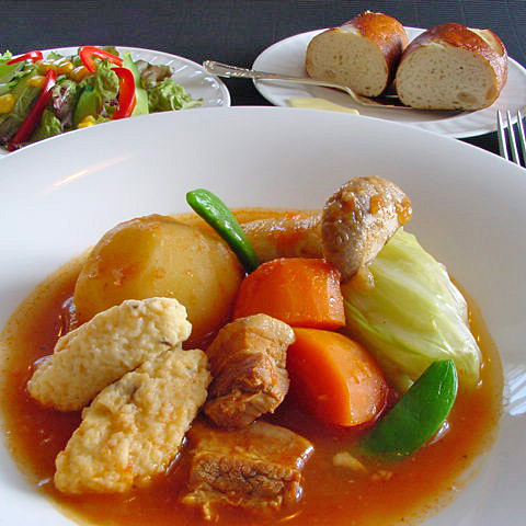 寒い時期には特に幸せを感じる ヨーロッパの伝統料理 グヤーシュ 今日のやきオシ 群馬のうまいもの延長戦 2 群馬県庁昭和庁舎 G Face Cafe ぐんまgotoeat加盟店 ポイントup対象 カフェ 前橋市 ぐんラボ