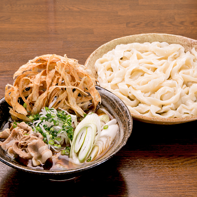 自慢のちぢれ麺が肉汁の旨味と見事に絡み合う 絶妙なコラボレーション 今日のやきオシ ぐんまのうまいもの 5 榛名十文字うどん 花木流通センター店 ぐんまgotoeat加盟店 うどん そば 前橋市 ぐんラボ