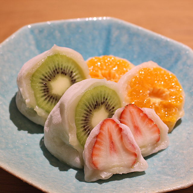 みずみずしい生の果実をとじこめた 幸せいっぱいの大福餅 今日のやきオシ フルーツ フルーツ大福 果実堂 前橋本店 和菓子 前橋市 ぐんラボ