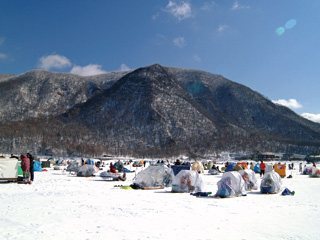赤城大沼氷上ワカサギ釣り 季節 自然 野外 前橋市 イベント情報 ぐんラボ