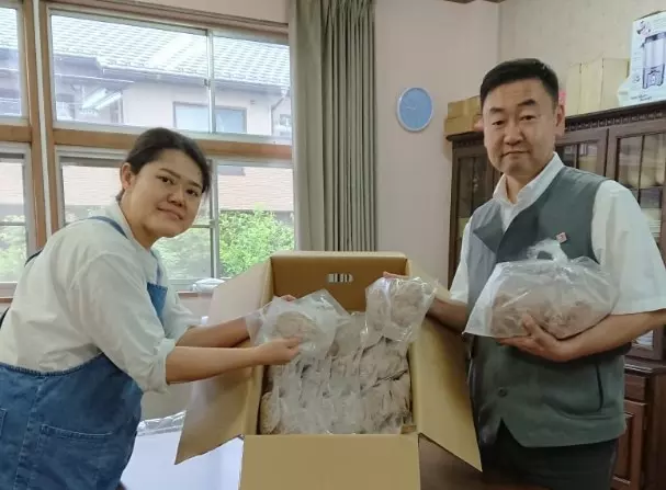 「しんあい子ども食堂」さんへ寄付をされた「鳥山畜産食品株式会社」さん。温かい寄付の気持ちが支援に繋がります。