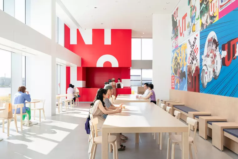 ■国内では3店め！ もっとも広い　UNIQLO COFFEE（ユニクロコーヒー）