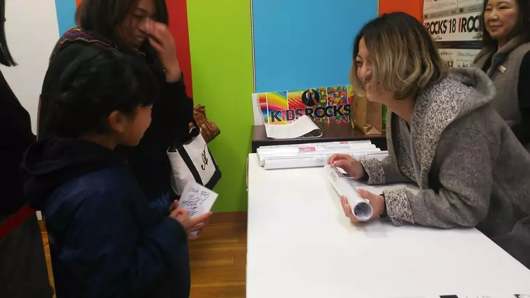 (2018年ハイノート伊勢崎店でのI ROCKS'18ポスターお渡し会)